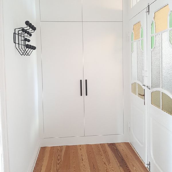 Innenausbau::<ul> <li>Vinyl- und Laminatfußböden </li> <li>Parkettfußböden </li> <li>Dachausbau (Trockenbau) </li> <li>Trennwände </li> <li>Bodentreppen </li> <li>Treppengeländer </li> <li>Küchen </li> <li>Einbauschränke </li> <li>u.v.m. </li> </ul> ausbauteaser